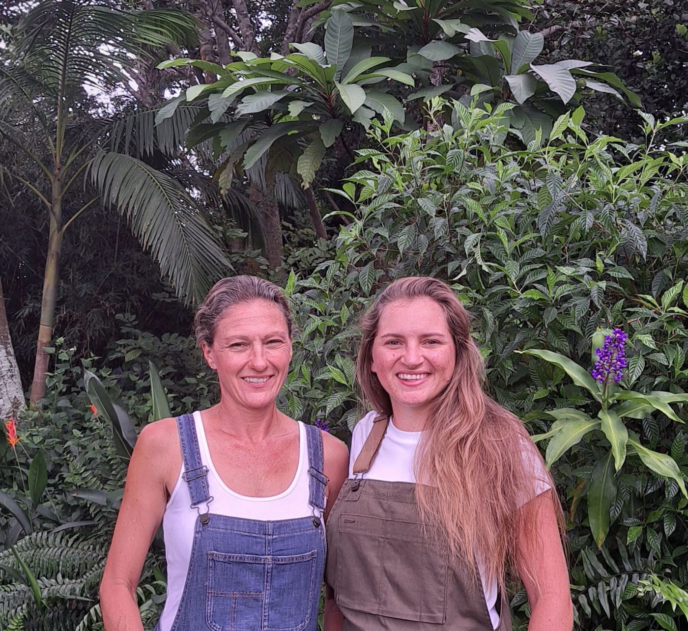 Sarah and Laurie, the farmers of Organic Oasis